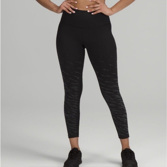 Lululemon Lunar New Year Wunder Under High-Rise Tight 25" ~ Size 6. - Picture 2 of 13